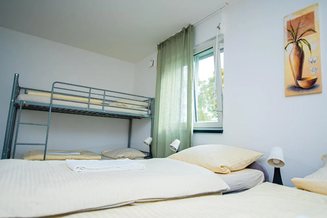 Prime Living Apartments Kueche Netflix Norymberga
