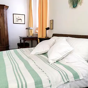 epic-location-great-spot-to-explore-the-city.topcolognehotels.com/