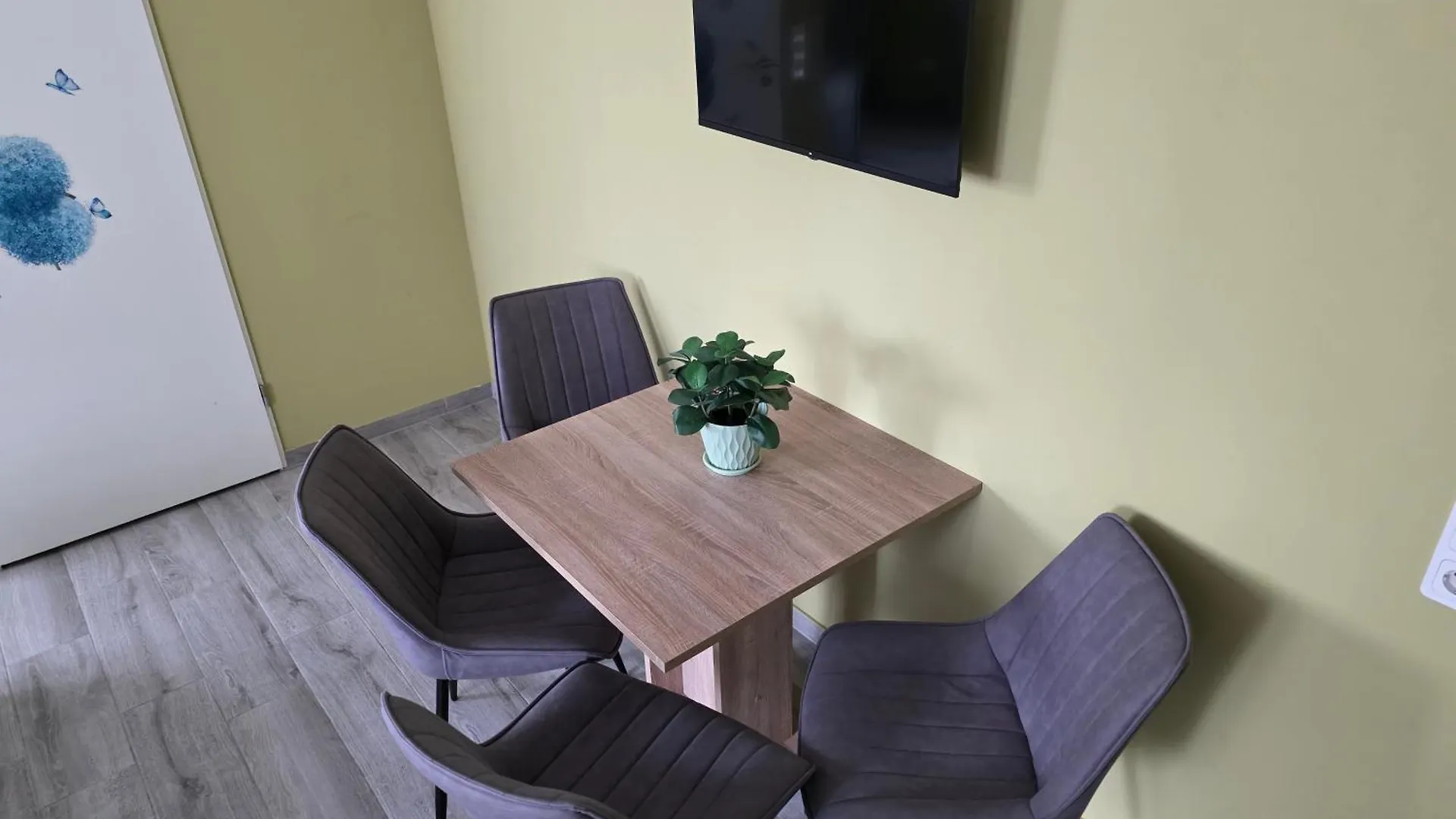 Prime Living Apartments Kueche Netflix Nuremberg Germany